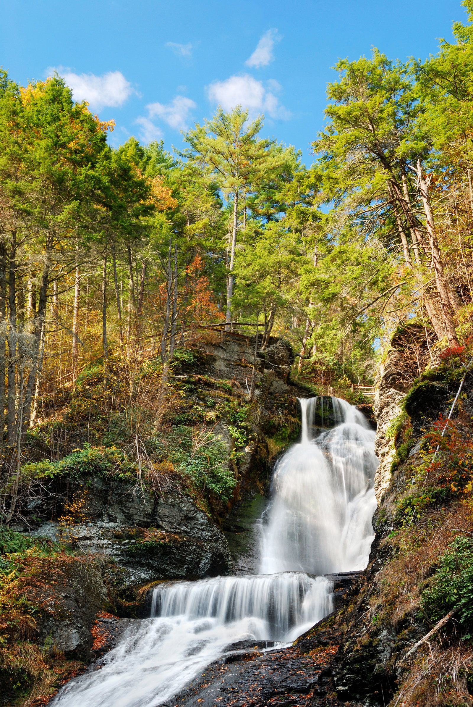 autumn-waterfall-mountain_result.jpg